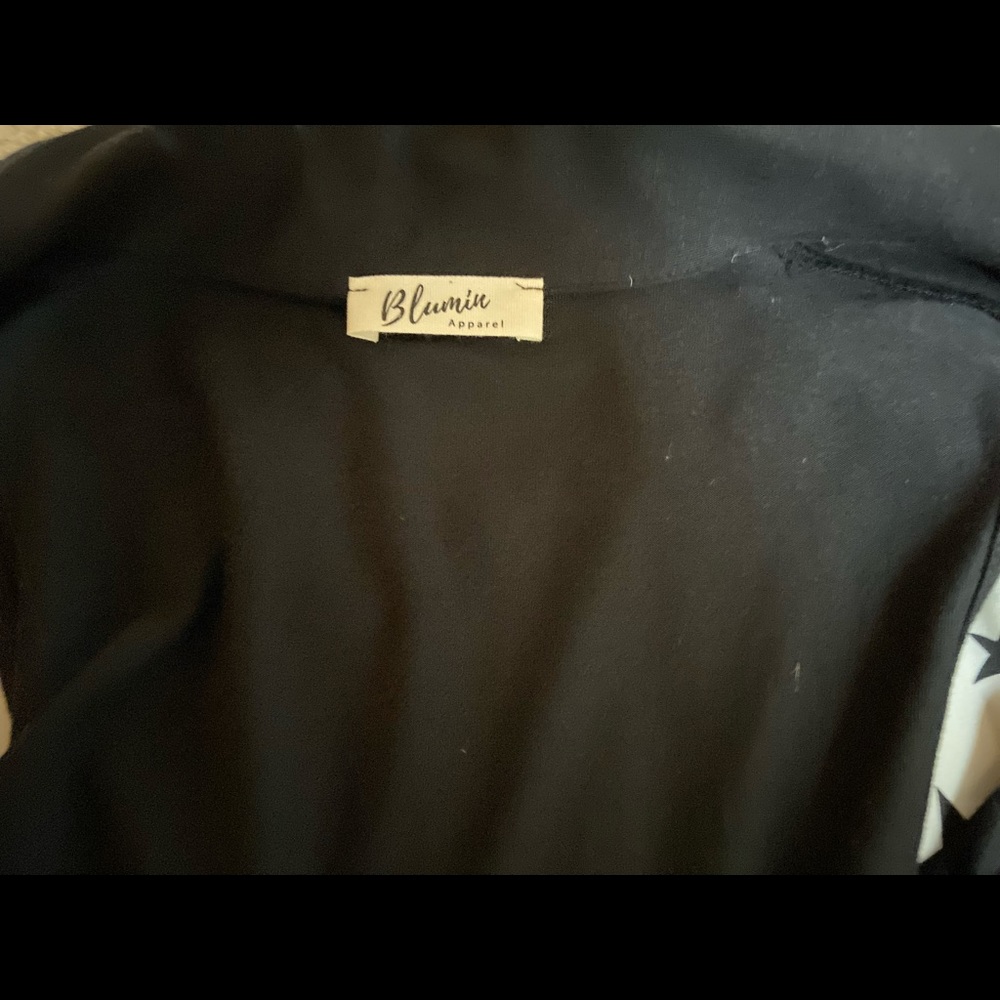 Blumin Black/White Star Patterned Button Down Sle… - image 5